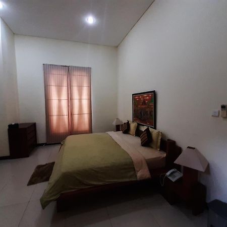 Alloro Guesthouse Pacitan Exterior foto