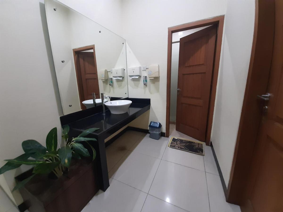 Alloro Guesthouse Pacitan Exterior foto
